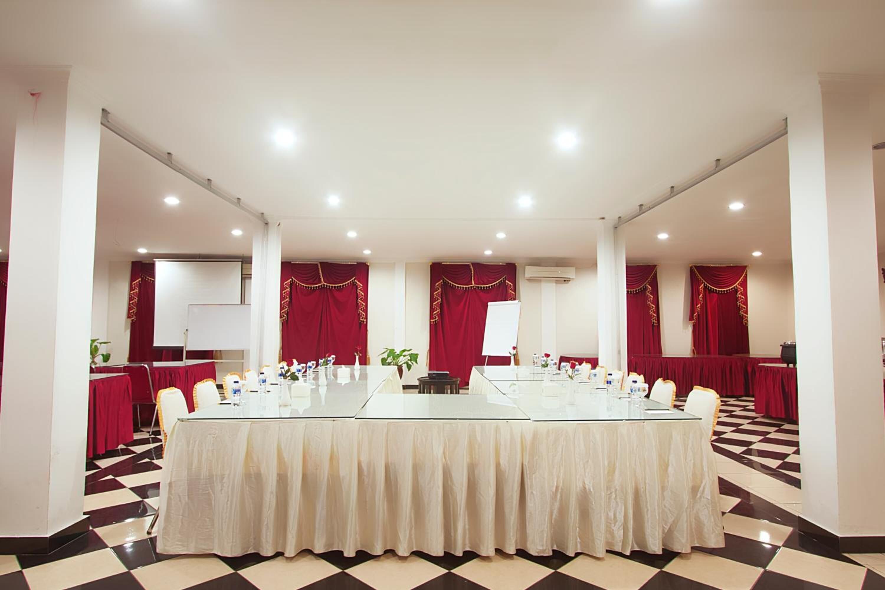 Foto - F Hotel Jakarta