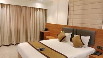 Superior Double Room | 1 bedroom, minibar, desk, iron/ironing board
