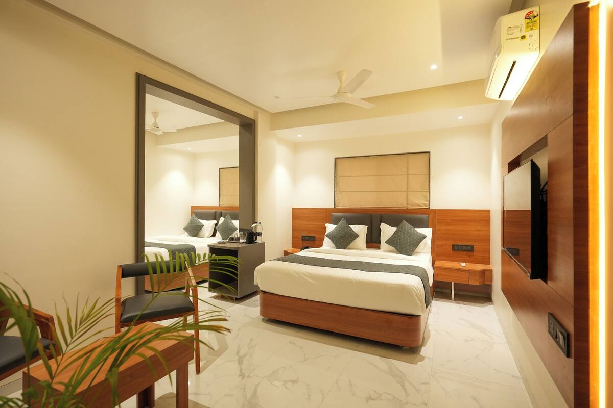 Kamar Quadruple Deluks (A/C) | 1 kamar tidur, minibar, meja kerja, dan setrika/meja setrika