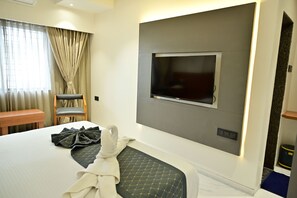 Executive Double Room | 1 bedroom, minibar, desk, iron/ironing board - Hotel Sai Kamal (Rahata)