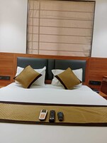 Quarto casal luxo, vista para a cidade (A/C) | 1 quarto, frigobar, escrivaninha, ferros/tábuas de passar roupa