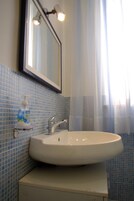 Ducha, cabezal de ducha tipo lluvia, artículos de tocador gratuitos