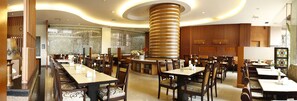 Breakfast, lunch and dinner served - Kedaton Hotel (Bandung)