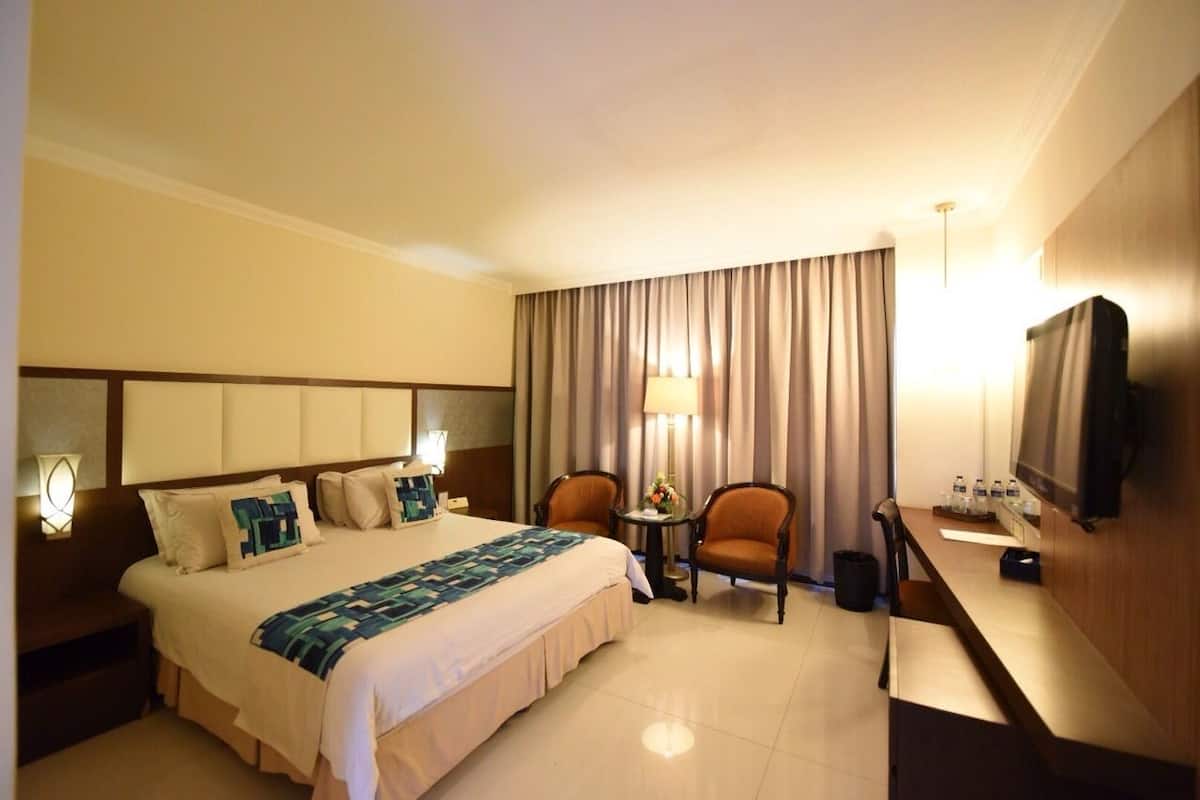 Free minibar items, in-room safe, individually decorated, desk