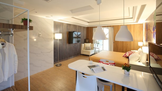 Deluxe Double Room, 1 King Bed - Long View Hotel (New Taipei City)