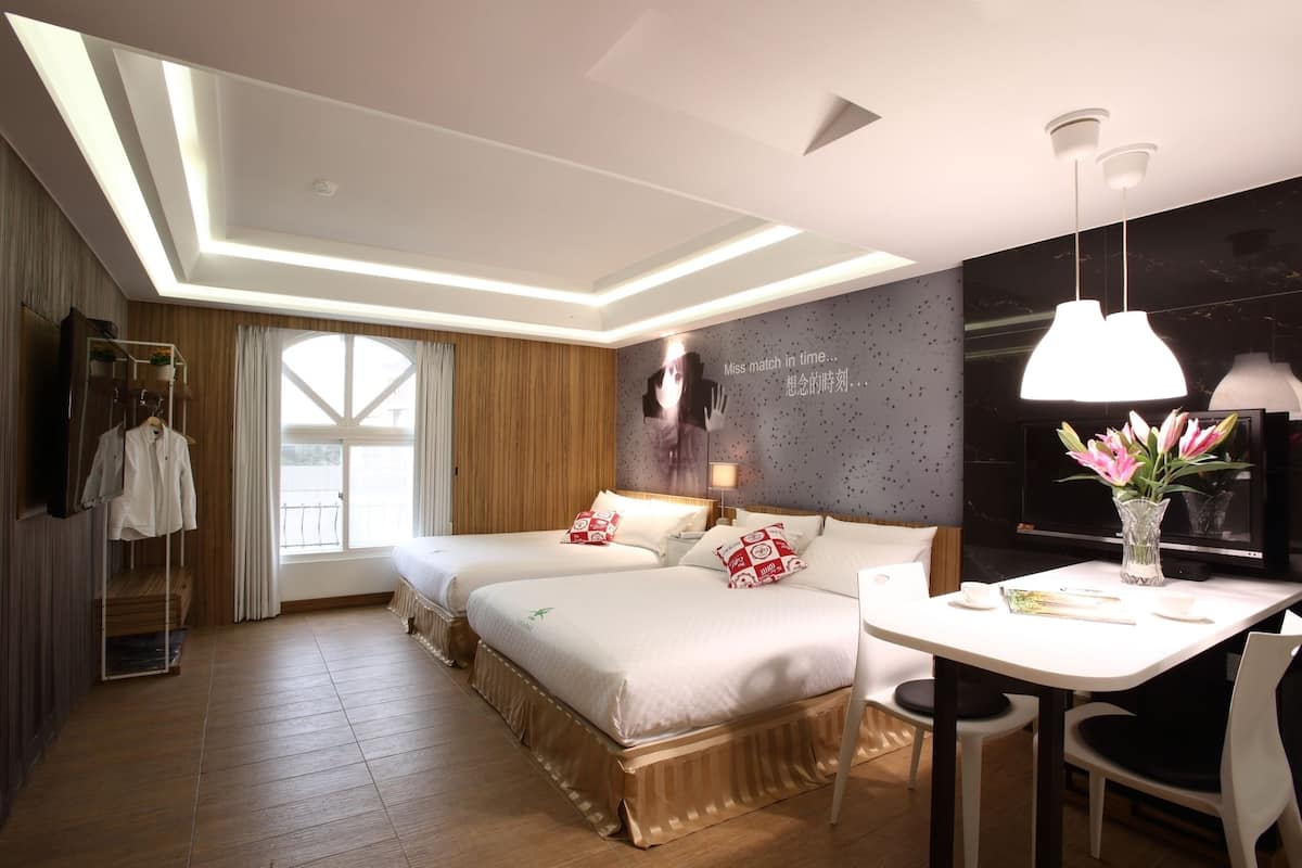 Deluxe Quadruple Room, 2 Double Beds | Desk, free WiFi