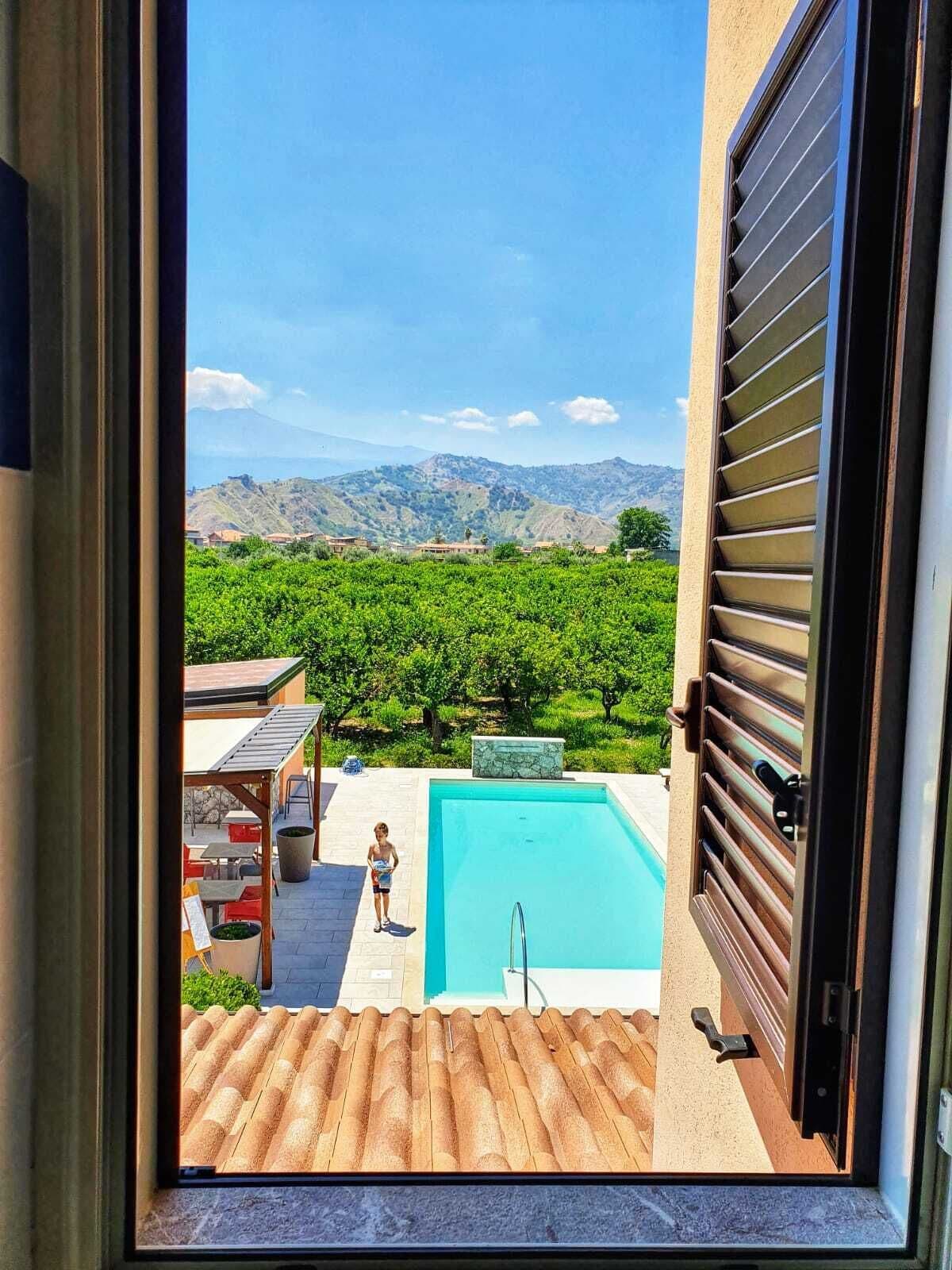 办公桌、隔音、免费婴儿床、免费 WiFi