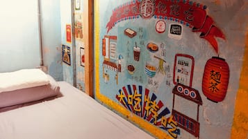 Comfort slaapzaal, 1 slaapkamer, gedeelde badkamer | Luxe beddengoed, donzen dekbedden, een minibar, verduisterende gordijnen
