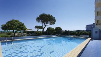 Außenpool, geöffnet von 09:00 Uhr bis 20:00 Uhr, Liegestühle