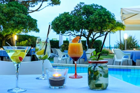 Se sirven almuerzos, cenas y cocina italiana . Hotel Croce di Malta