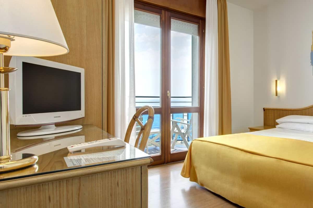 In-room safe, desk, free cots/infant beds, free WiFi