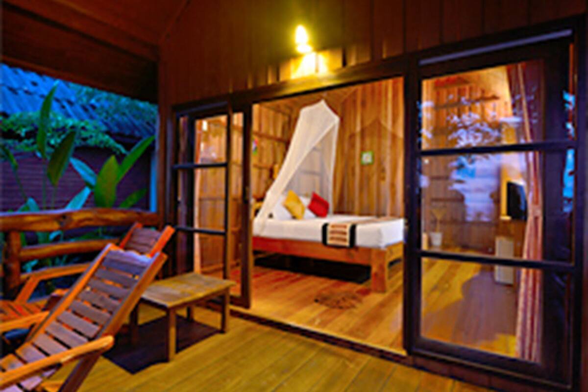 superior cottage | in-room safe, desk, cots/infant beds, rollaway beds