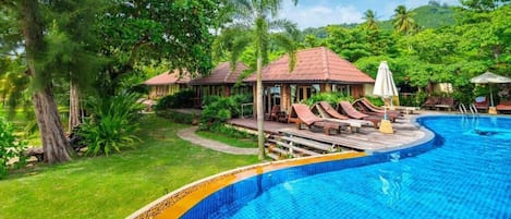 Outdoor pool, sun loungers