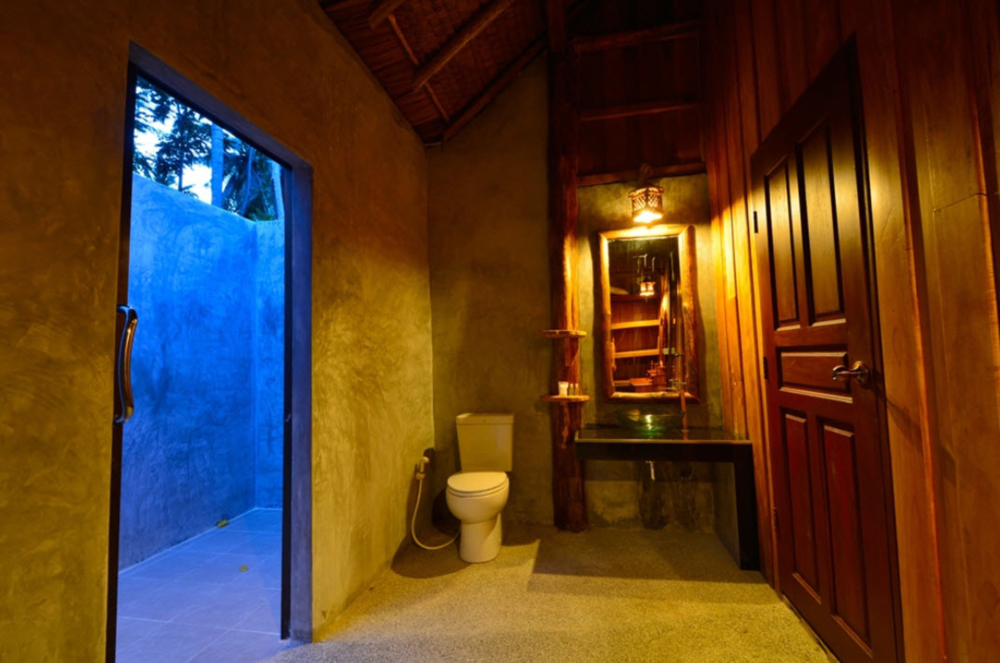 shower, free toiletries, towels