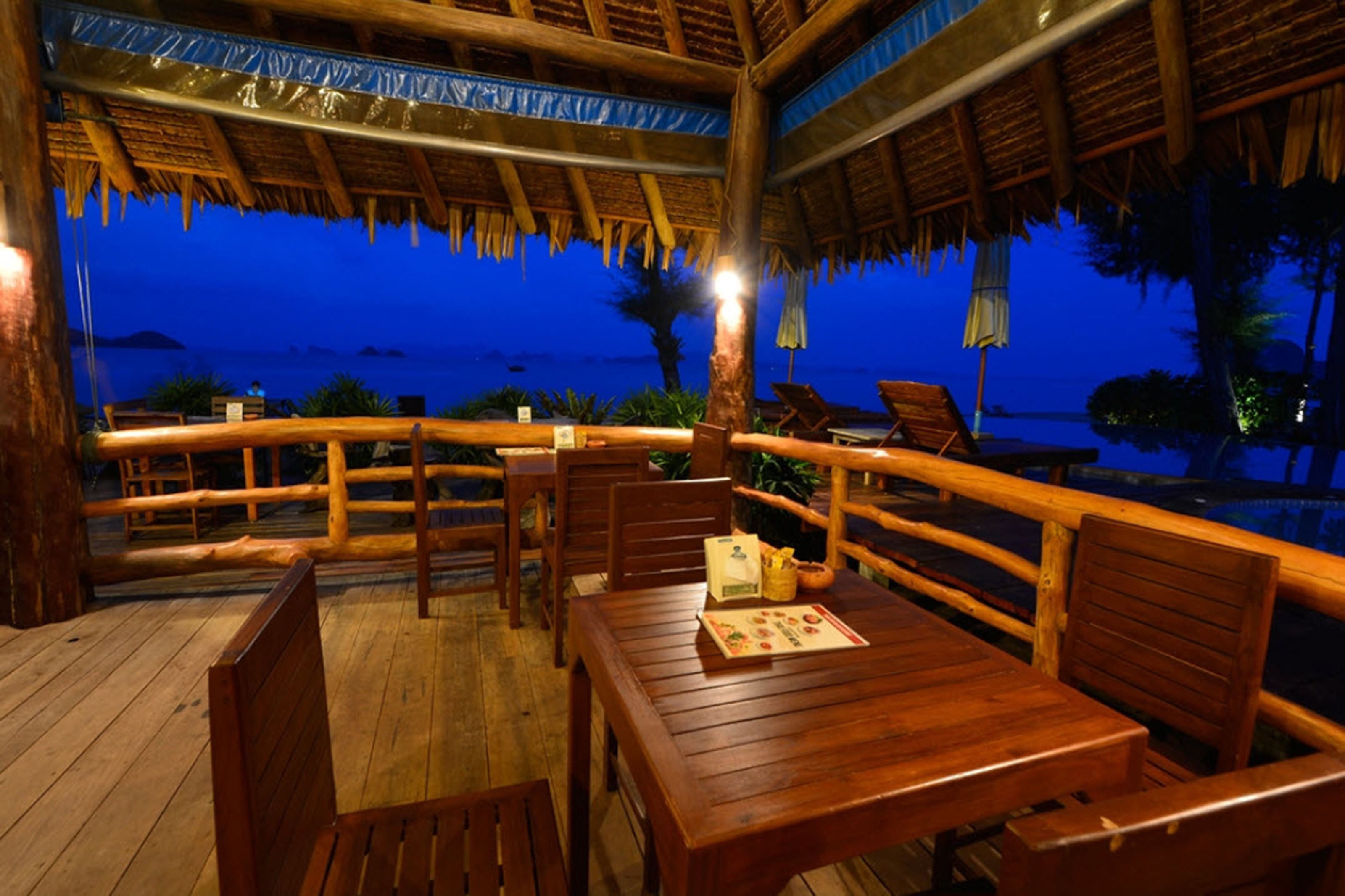 breakfast, lunch, dinner served; thai cuisine