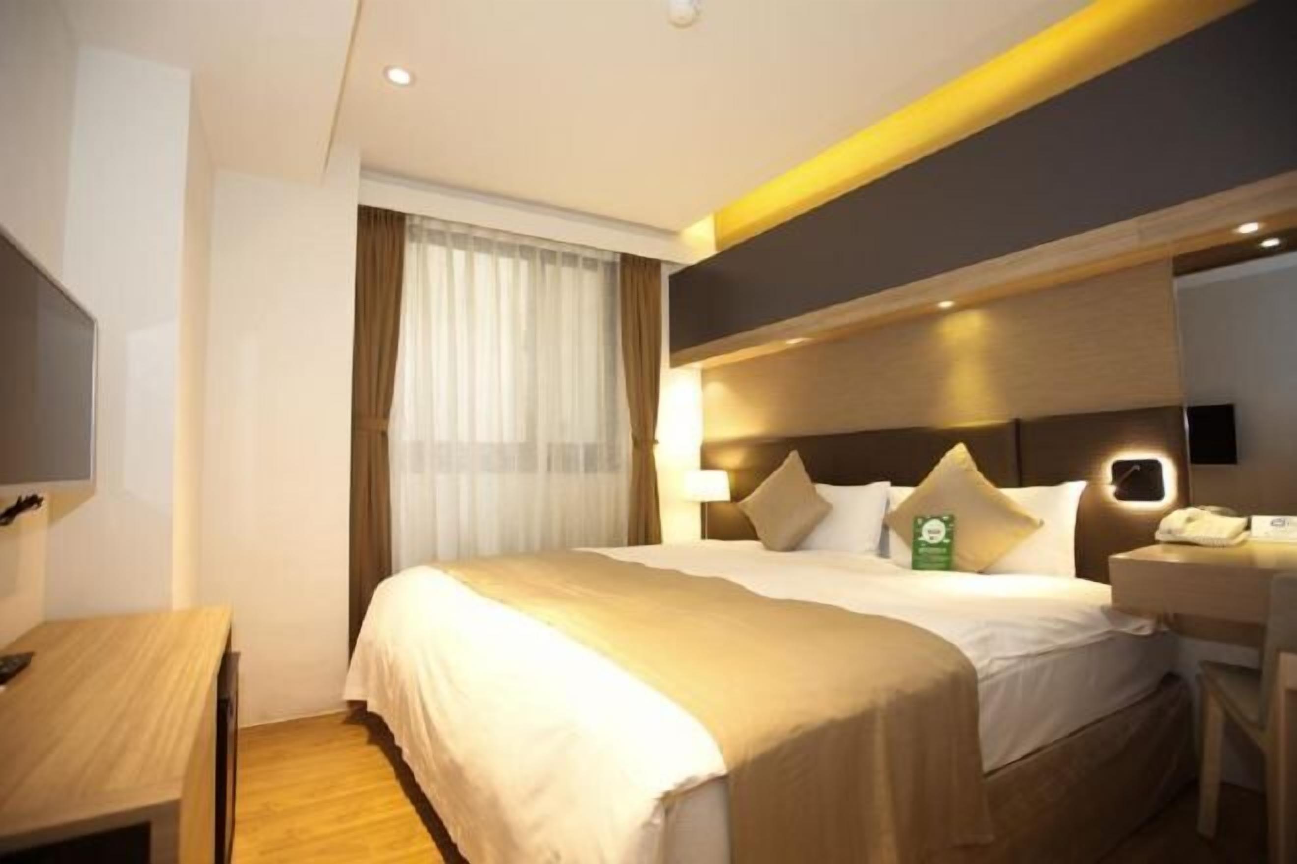 In-room safe, desk, blackout drapes, free WiFi