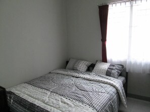 Schreibtisch, Zustellbetten, kostenloses WLAN