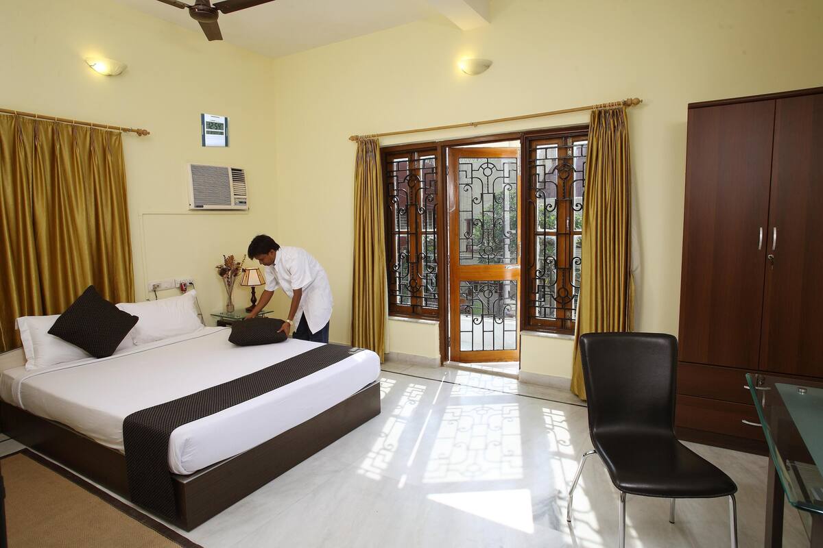 Deluxe Double Room, 2 Bedrooms | In-room safe, desk, free WiFi