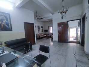 Quầy tiếp tân