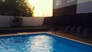 Outdoor pool - Casas Corona (Accra)