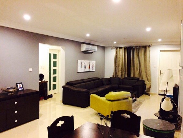 Apartment, 2 Bedrooms, Pool Access | Living room