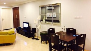 Apartment, 2 Bedrooms, Pool Access | In-room dining - Casas Corona (Accra)