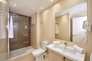 Standard Apartment, 1 Bedroom, Balcony, City View | Bathroom | Shower, hair dryer, towels