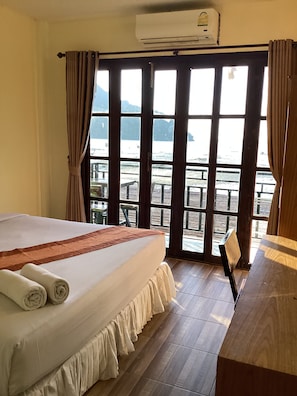 Habitación doble estándar, 1 cama matrimonial, vista al mar | Caja de seguridad en la habitación, wifi gratis y ropa de cama 