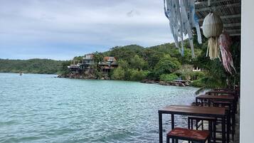 Chambre Double Standard, 1 lit double, vue mer | Vue sur la plage/lâocĂ©an