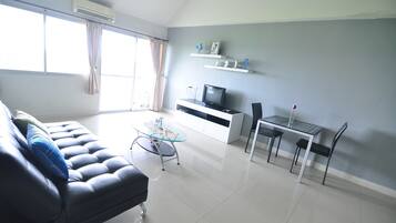 Desk, rollaway beds, free WiFi