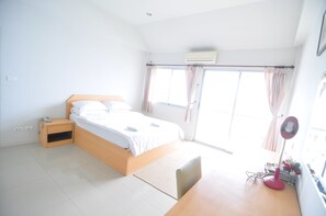 Desk, rollaway beds, free WiFi - Greenville Serviced Apartment (Khlong Luang)