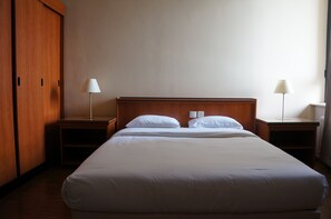 Single Room | Desk, soundproofing, free WiFi, bed sheets - Escale Hotel (Brussels)