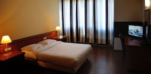 Quarto casal, 1 cama de casal | Escrivaninha, quartos à prova de som, Wi-Fi de cortesia, roupa de cama