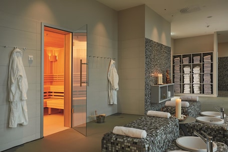 Whirlpool, Massageanwendungen. HYPERION Hotel Hamburg
