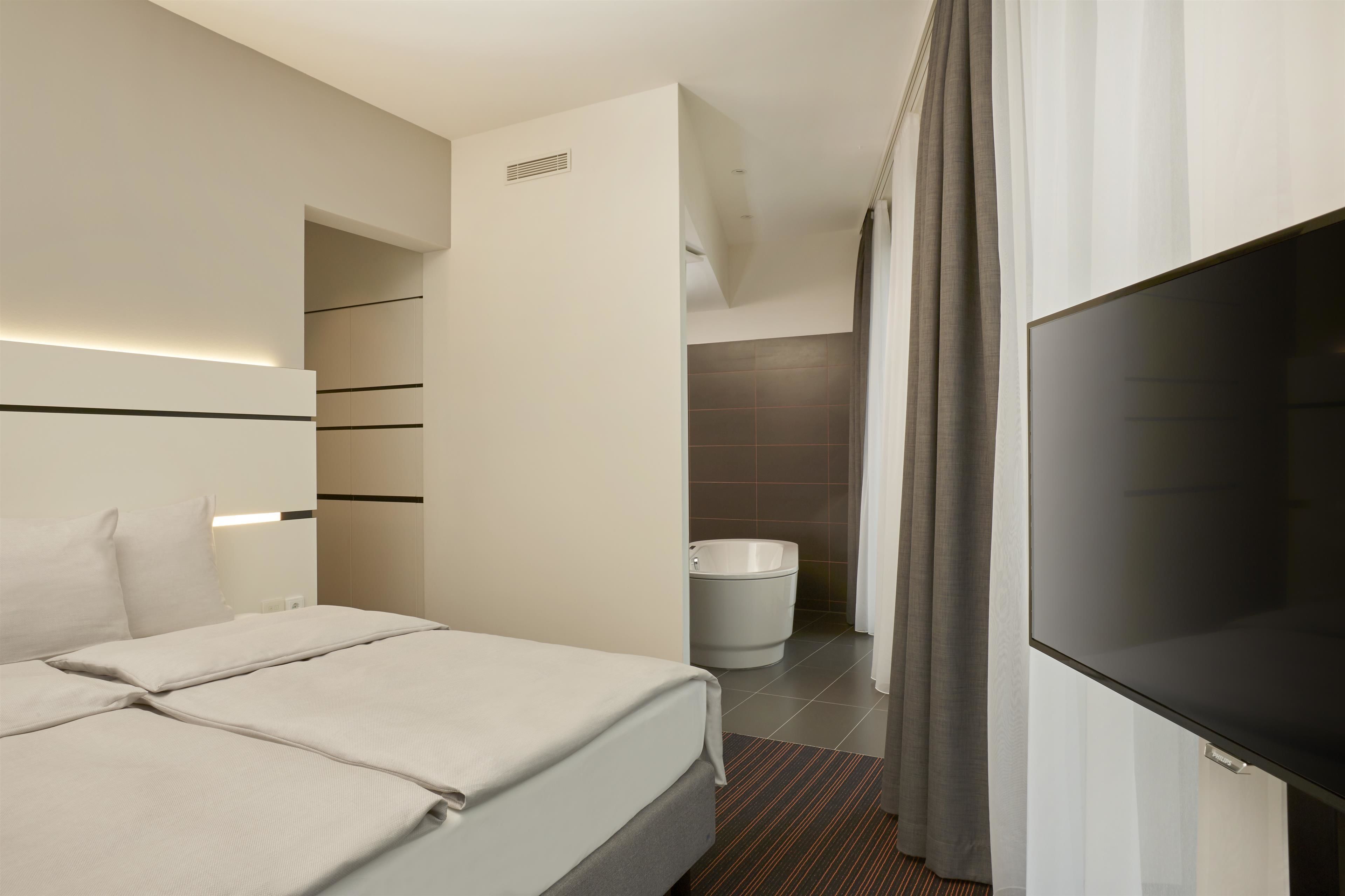 Junior-Suite | Allergikerbettwaren, kostenlose Minibar, Zimmersafe, Schreibtisch