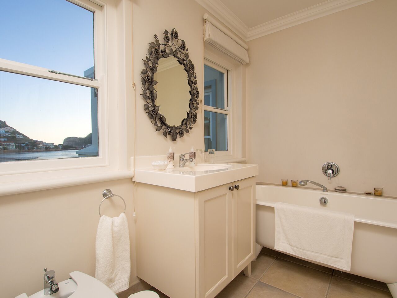 Combined shower/bathtub, free toiletries, hair dryer, heated floors
