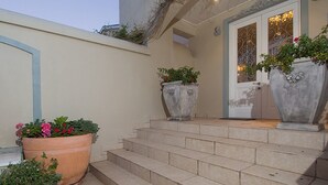 مدخل المنشأة