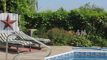 Outdoor pool, pool loungers