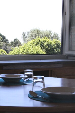 Apartment, 2 Schlafzimmer, Terrasse (Tiberio) | Essbereich im Zimmer