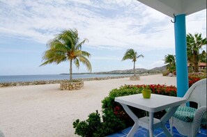 1 Bedroom Ocean Front Apartment | Strand-/Meerblick