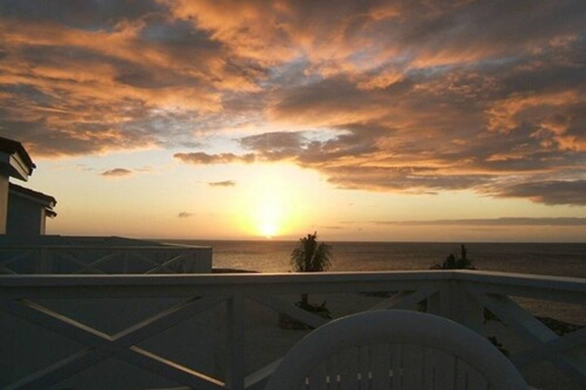 1 Bedroom Ocean Front Apartment | Balkon