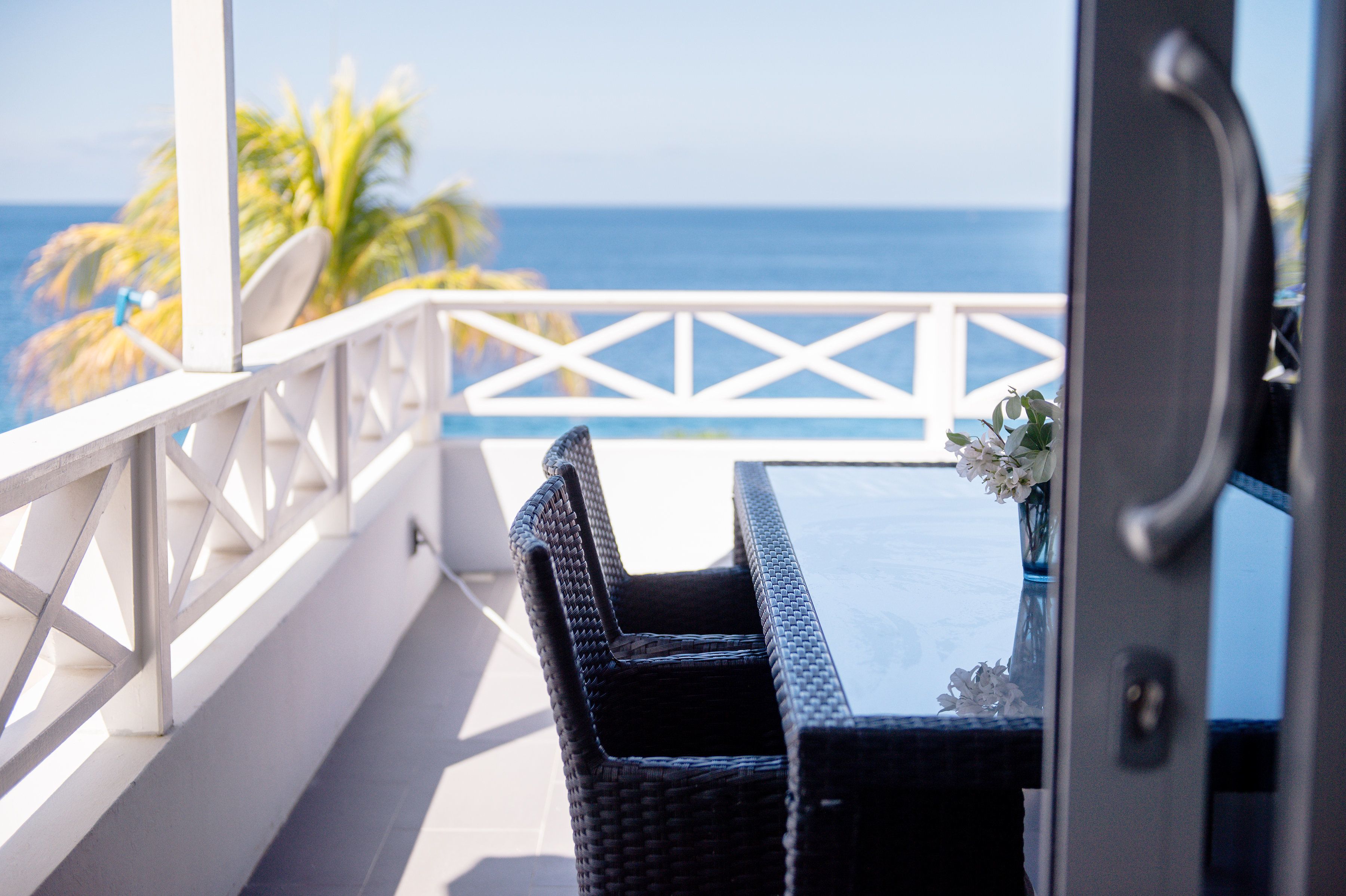 1 Bedroom Ocean Front Apartment | 1 slaapkamer, een kluis op de kamer, gratis wifi, beddengoed