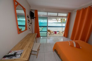 Comfort Room | Egyptian cotton sheets, desk, soundproofing - La Dunette Hotel Restaurant (Sainte-Anne)