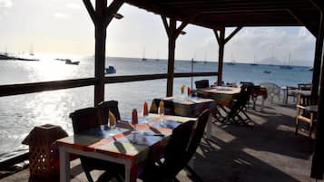 Breakfast, lunch, dinner served; local cuisine, sea views