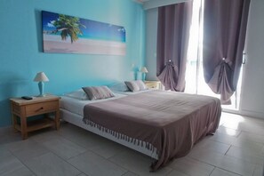 Comfort Room | Egyptian cotton sheets, desk, soundproofing - La Dunette Hotel Restaurant (Sainte-Anne)