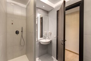 Free toiletries, hair dryer, bidet, towels - Warmthotel (Rome)