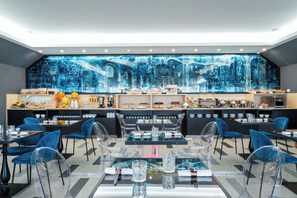 Frokostbuffé hver dag (EUR 8.00 per person)