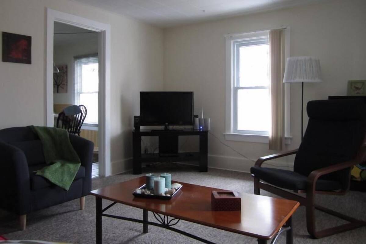 Suite, 1 Bedroom | Living room | Flat-screen TV, DVD player