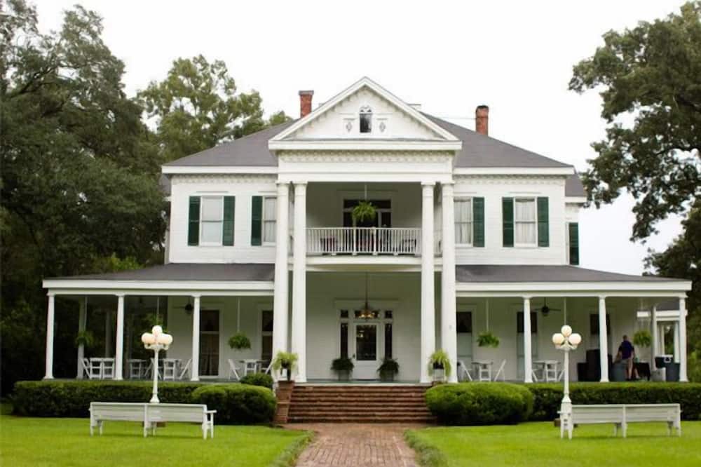 Blythewood Event Center - Mount Hermon, LA