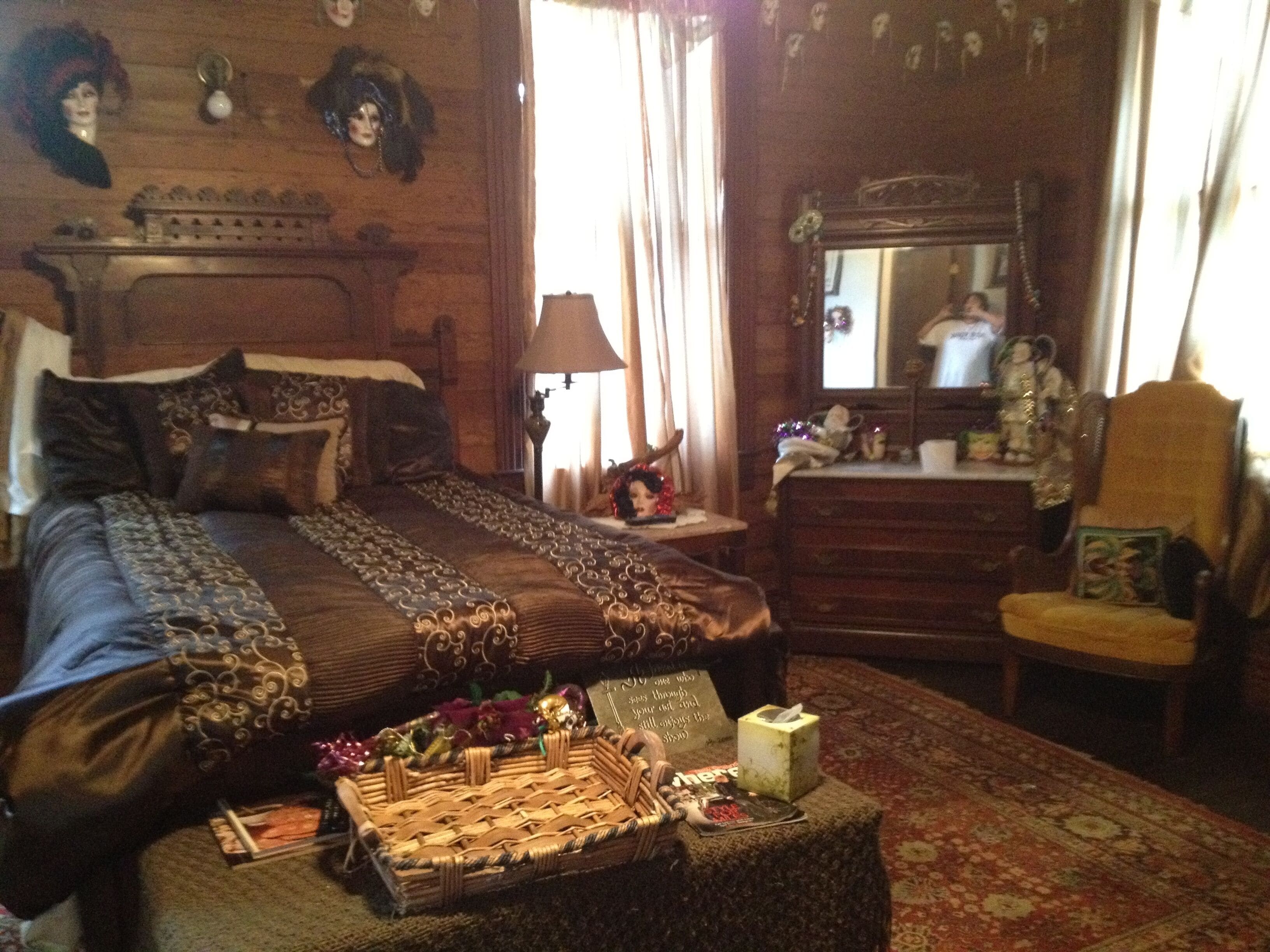 Premium bedding, desk, iron/ironing board, free WiFi